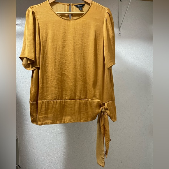 Simply Vera Vera Wang Gold Blouse size Large - Picture 2 of 5